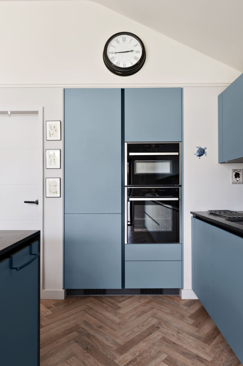 blue-kitchen-built-in-appliance.jpg